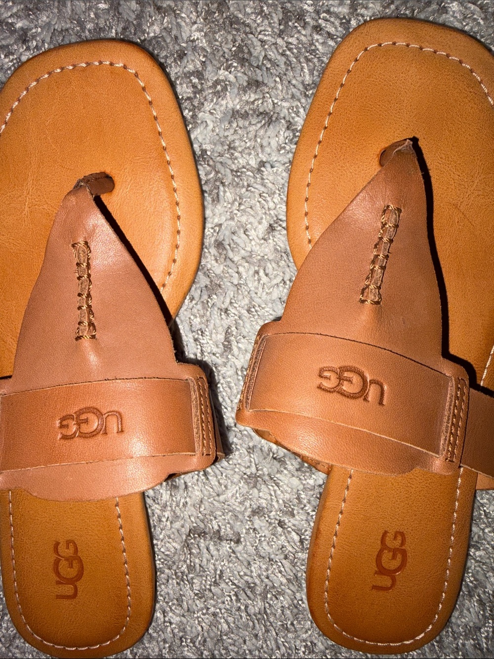 UGG Women's Gaila Tan Leather Thong Sandals - Picture 4 of 5